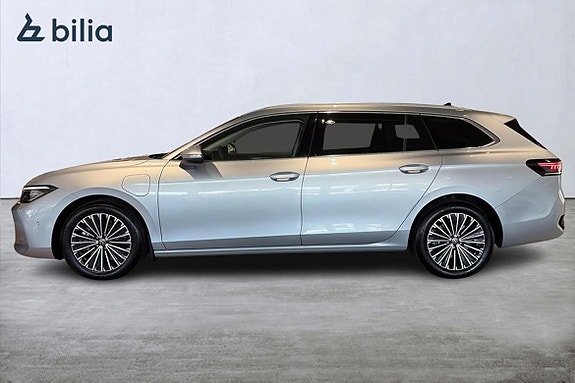 Volkswagen Passat 5 of 25