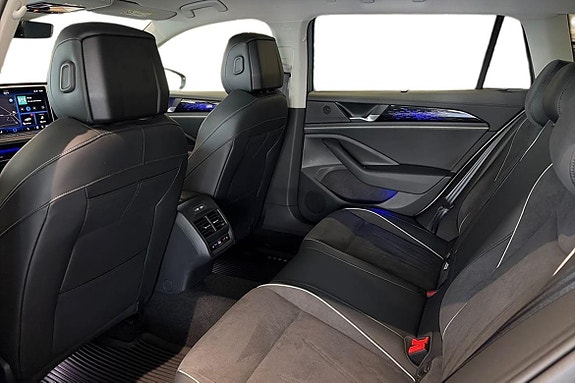 Volkswagen Passat 19 of 25