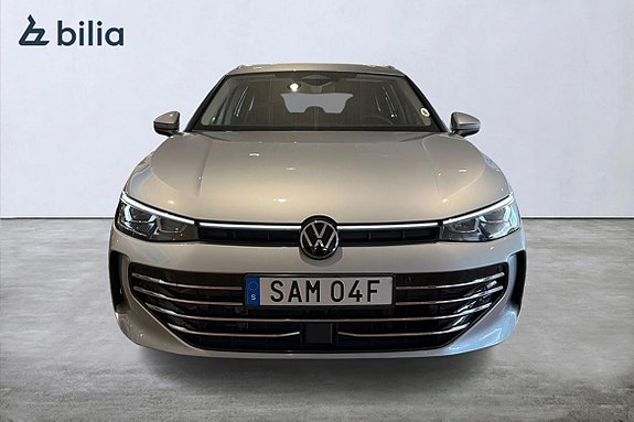 Volkswagen Passat 2 of 25