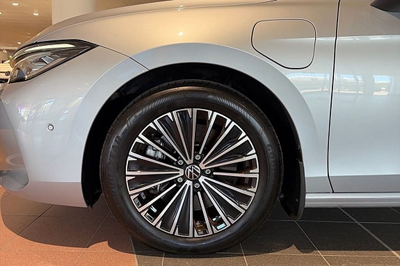 Volkswagen Passat 25 of 25