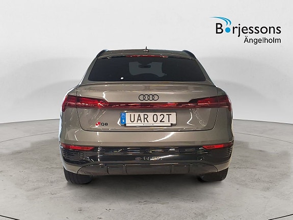 Audi Q8 4 of 12