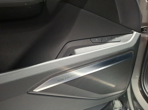 Audi Q8 11 of 12