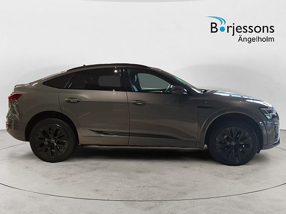 Audi Q8 2 of 12