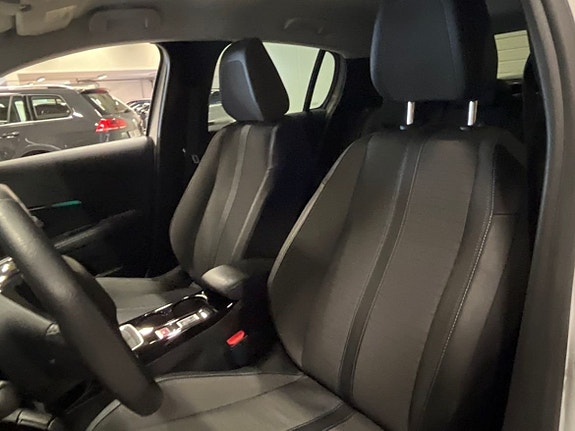 Peugeot 208 8 of 17