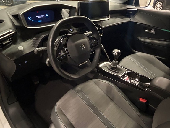 Peugeot 208 7 of 17