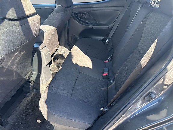 Toyota Yaris 8 of 11