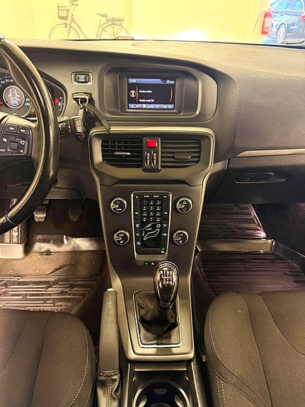 Volvo V40 13 of 16