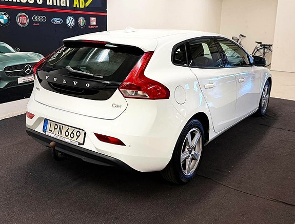 Volvo V40 7 of 16
