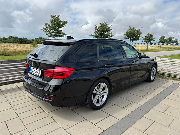 BMW 318d 3 of 5