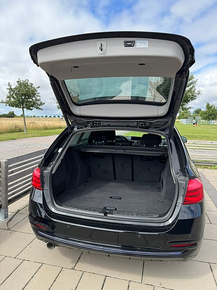 BMW 318d 4 of 5