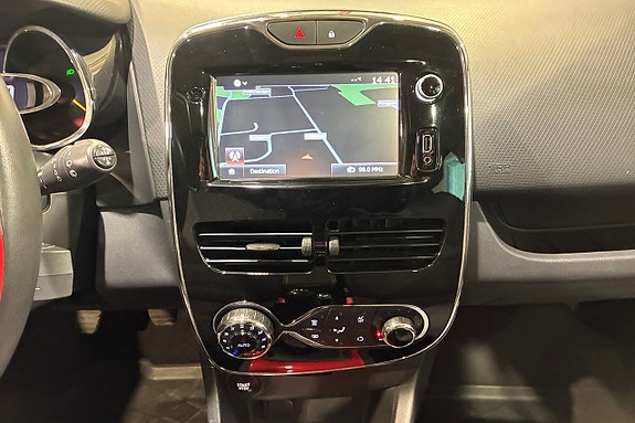 Renault Clio 12 of 17