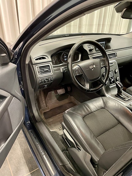 Volvo V70 8 of 22