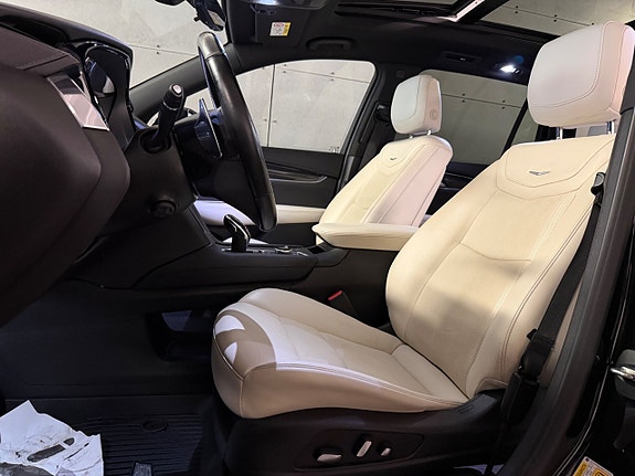 Cadillac XT6 12 of 25