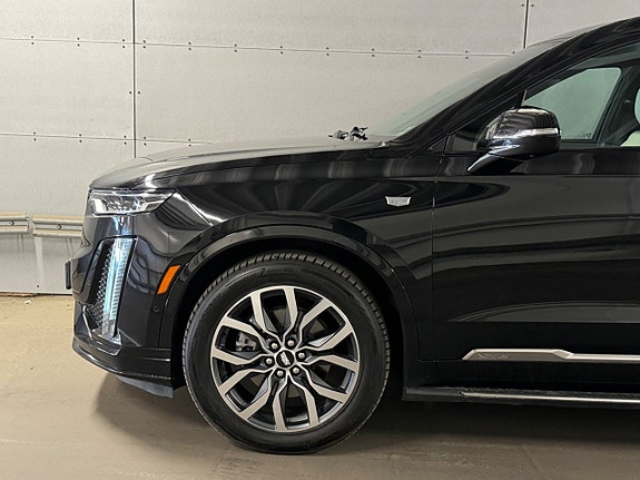Cadillac XT6 4 of 25