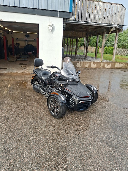 Can-Am CAN-AM SPYDER F3 1330 113 hk 2 of 6