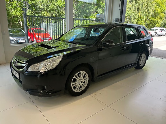 Subaru Legacy 2 of 9