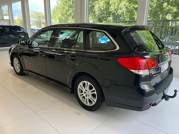 Subaru Legacy 3 of 9