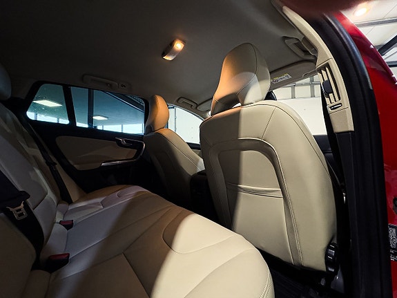 Volvo V60 14 of 23