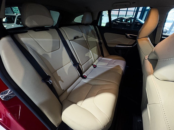Volvo V60 15 of 23