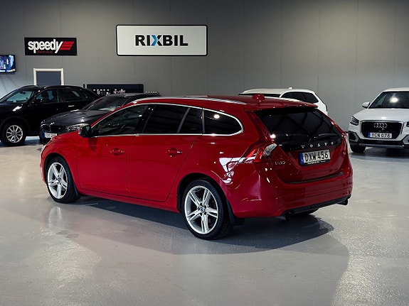Volvo V60 2 of 23
