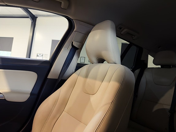Volvo V60 11 of 23