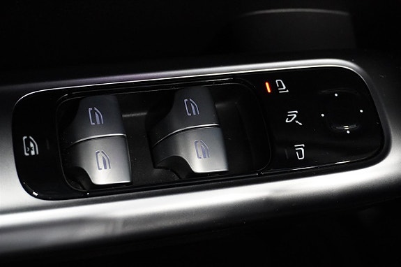Mercedes-Benz C300 12 of 18