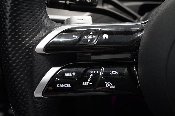 Mercedes-Benz C300 8 of 18