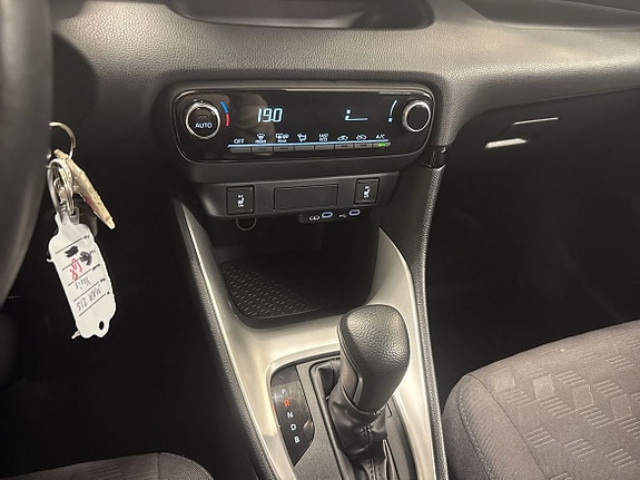 Toyota Yaris 13 of 14