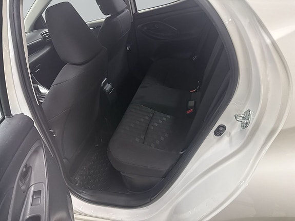 Toyota Yaris 7 of 14
