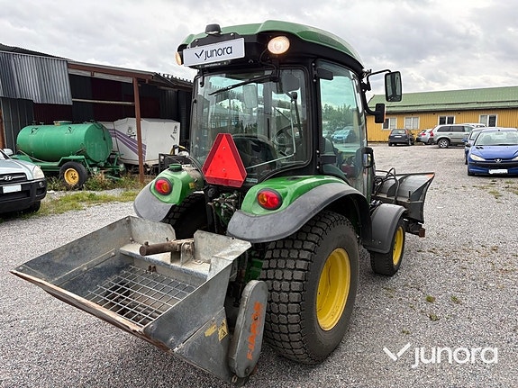 Traktor John Deere 3045R med vikplog och sandspridare 5 of 30