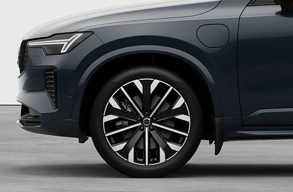 Volvo XC90 2 of 6