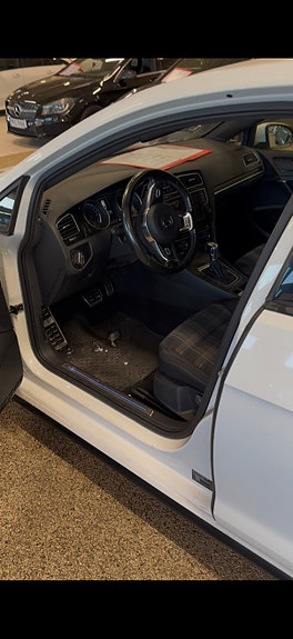 Volkswagen Golf VII 7 of 12
