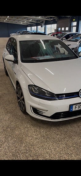 Volkswagen Golf VII 9 of 12