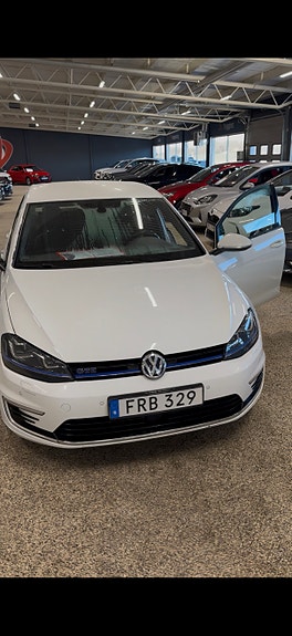 Volkswagen Golf VII 3 of 12