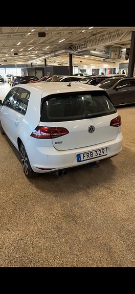 Volkswagen Golf VII 6 of 12