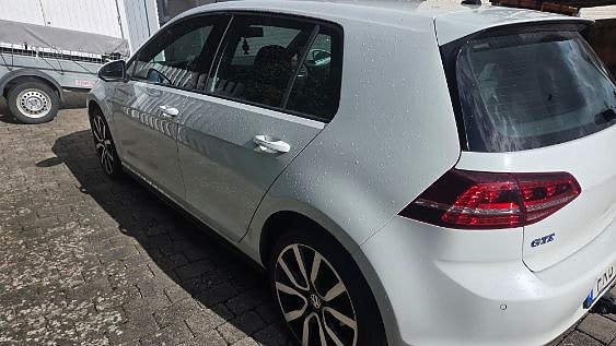 Volkswagen Golf VII 4 of 12