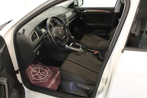 Volkswagen T-Roc 7 of 9