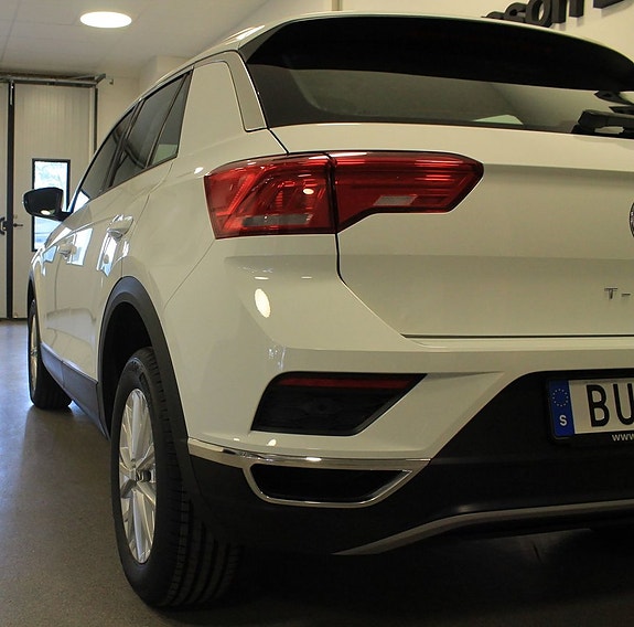 Volkswagen T-Roc 4 of 9