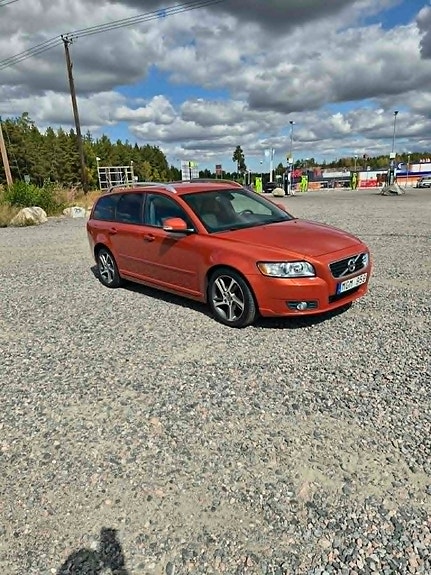 Volvo V50 2 of 9