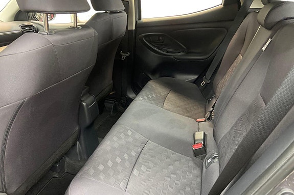 Toyota Yaris 13 of 21