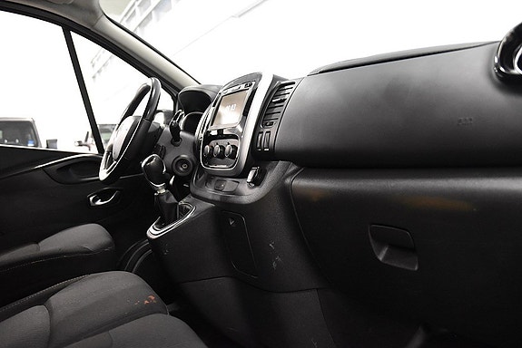 Renault Trafic 7 of 18