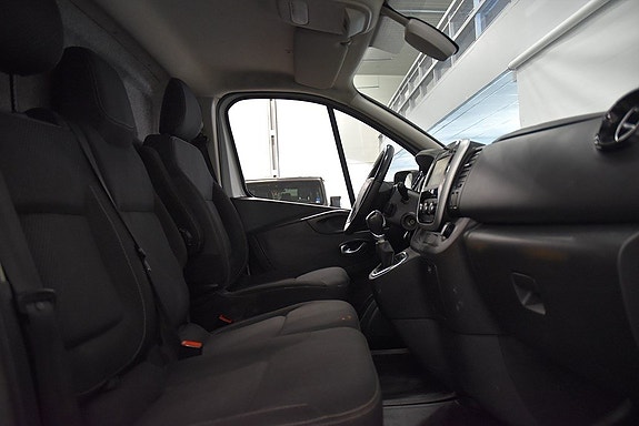 Renault Trafic 11 of 18