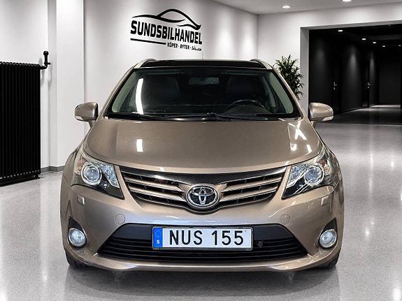 Toyota Avensis 2 of 6