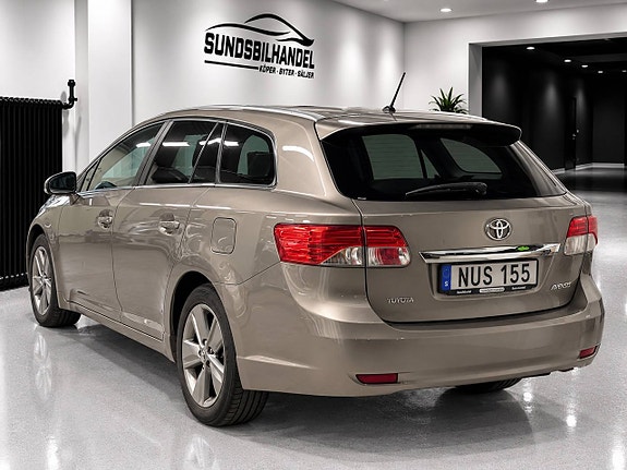 Toyota Avensis 3 of 6