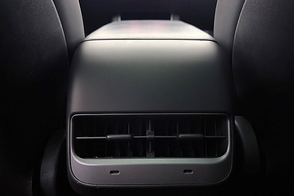 Tesla Model 3 17 of 30