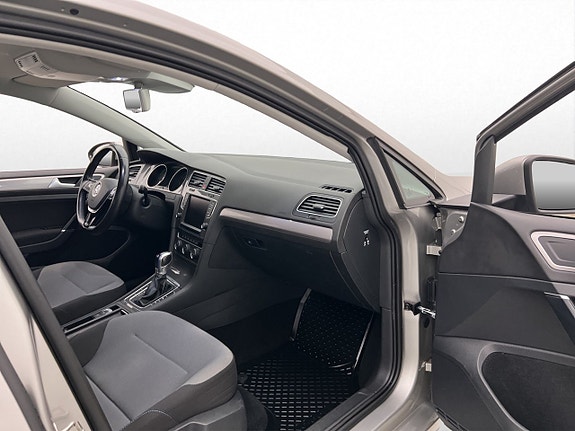 Volkswagen e-Golf VII 24 of 30