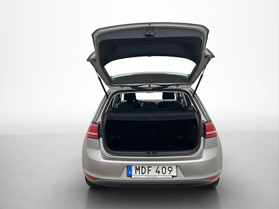 Volkswagen e-Golf VII 26 of 30