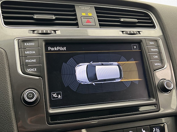 Volkswagen e-Golf VII 18 of 30