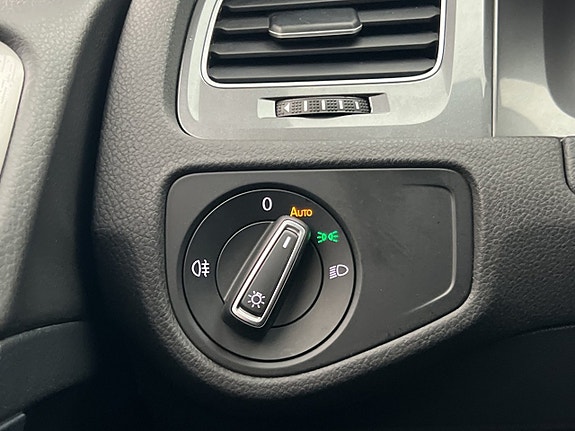 Volkswagen e-Golf VII 14 of 30