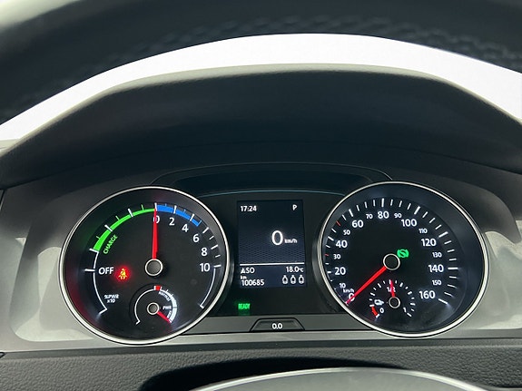 Volkswagen e-Golf VII 16 of 30
